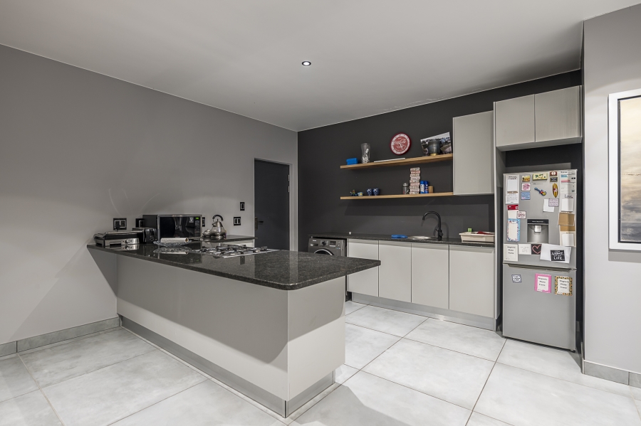 5 Bedroom Property for Sale in Island View Western Cape